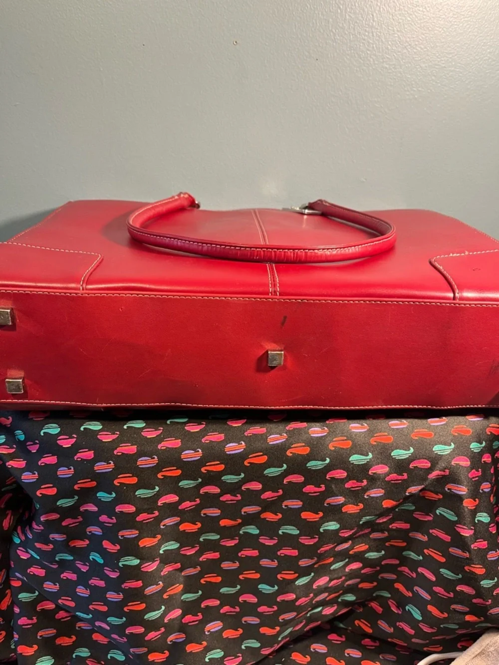 • Targus Red 14” Laptop Tote Bag Faux Leather Briefcase